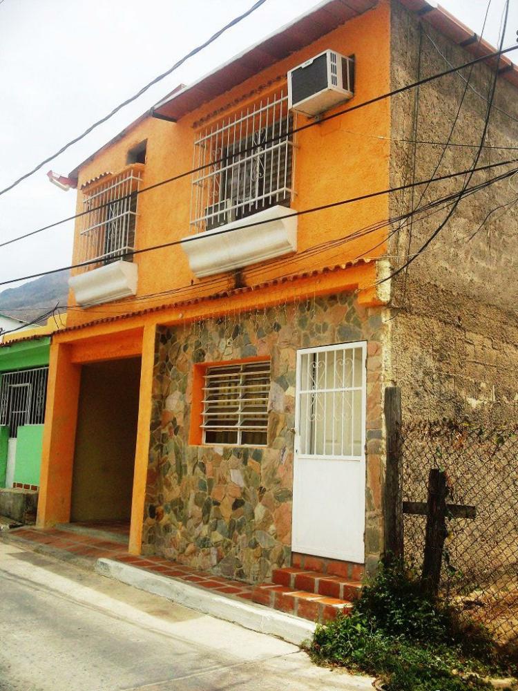 VENDO CASA, UBICADA EN NAGUANAGUA, URB LA ENTRADA